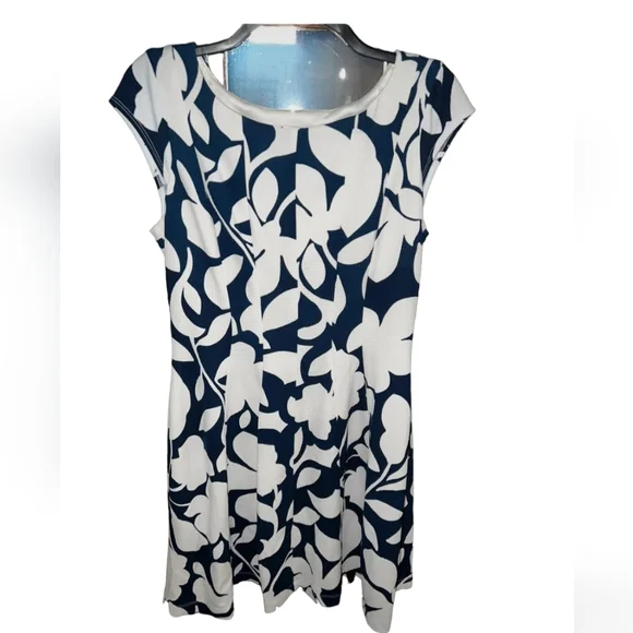 🗻- NWT Signature by Robbie Bee sz Large petite Blue & White Floral Textured… - Picture 7 of 7